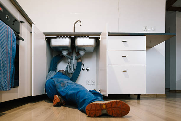 Professional Emergency Plumber technician working in Belvidere, IL